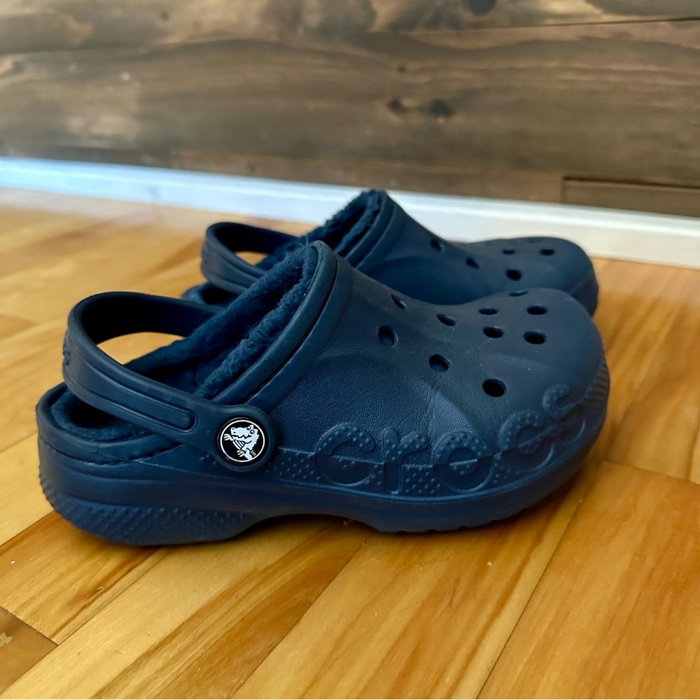 EUC CROCS Kids Navy Blue Lined Baya Clogs